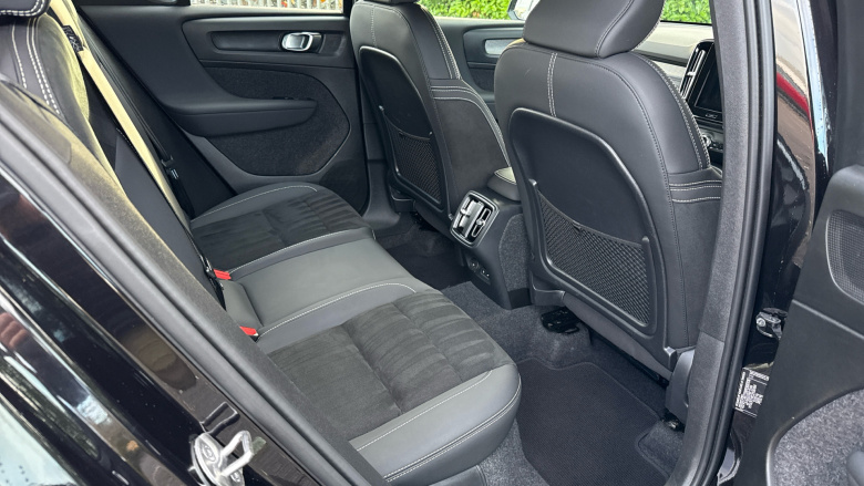 Volvo XC40 2.0 B3P Plus Dark 5dr Auto Petrol Estate